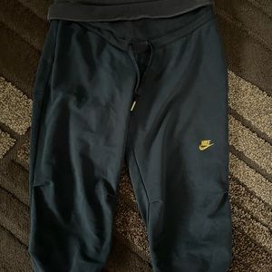 Nike workout capri size M